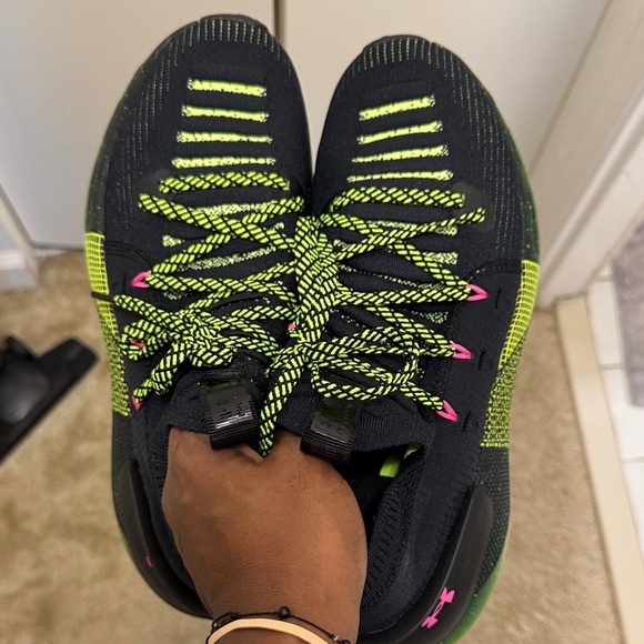 BRAND NEW Under Armour Mens Black and Neon Green Sneakers - Picture 1 of 6